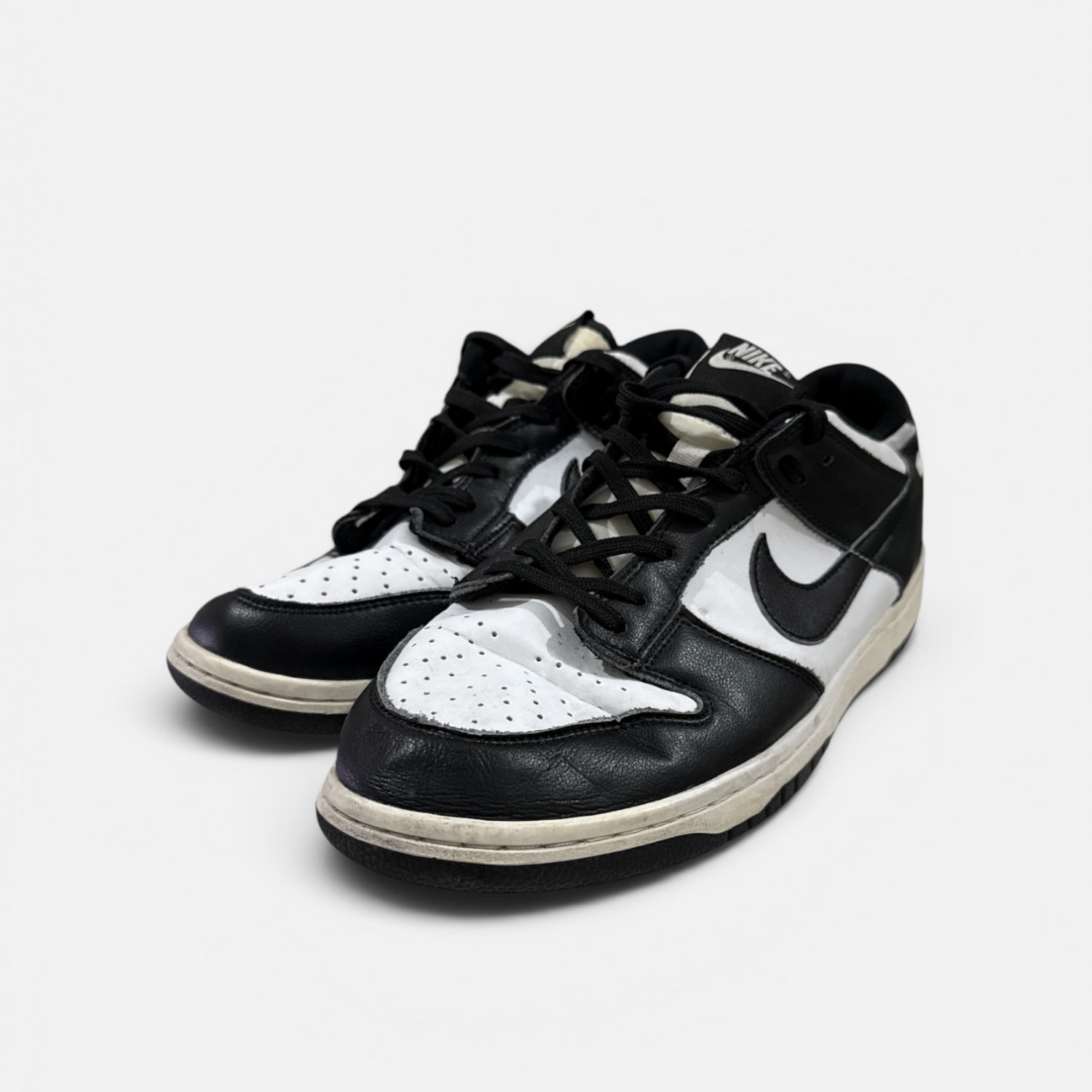Nike Dunk Low “Panda” / Pre-Owned